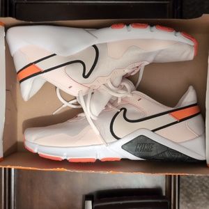 Nike Legend essential 2 snaeakers